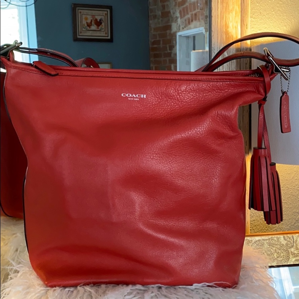Beautiful coach shoulder bag!